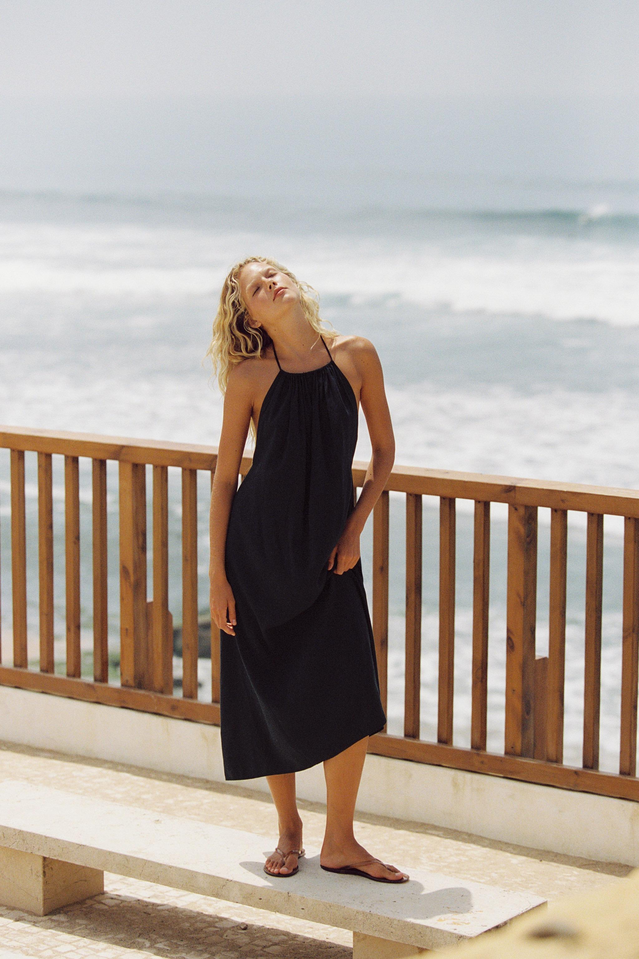 ROBE FLUIDE À ENCOLURE AMÉRICAINE